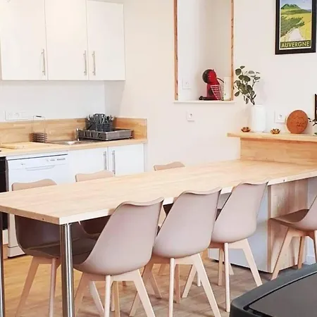 De La Vieille Tour 63790 Apartament *